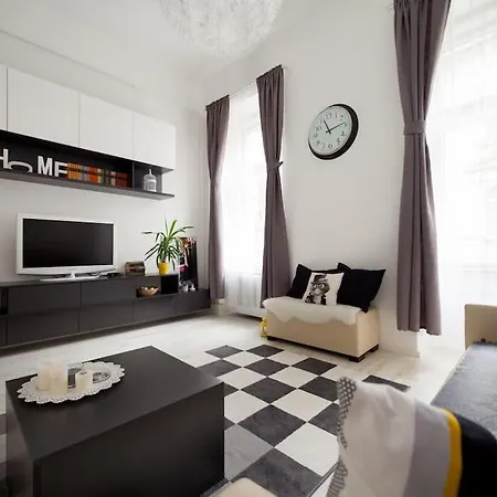 Apartment Littlewhiteintheheartofbudapest *